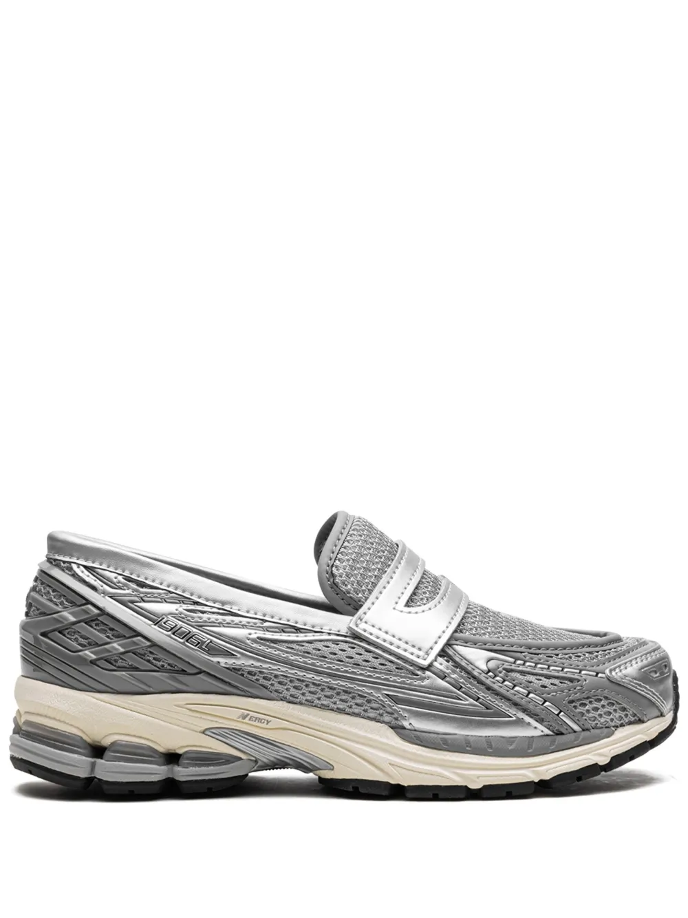 24946944_55711821_1000.jpg.webp New Balance 1906L Metallic Silver - Image 1