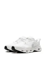 On Running Cloudsolo LOEWE White Light Grey - Image 4