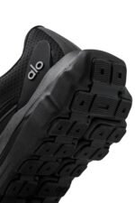 ALO Yoga Runner Triple Black - Image 5