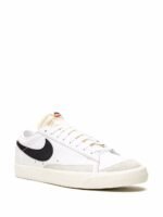 Nike Blazer Low 77 Vintage White Black - Image 2