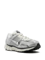 Nike Zoom Vomero 5 Photon Dust Metallic Silver - Image 2